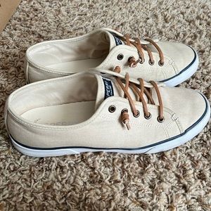 Sperry’s tennis shoes